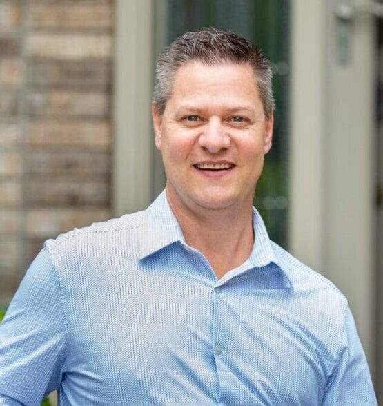 Land Listing Agent Photo