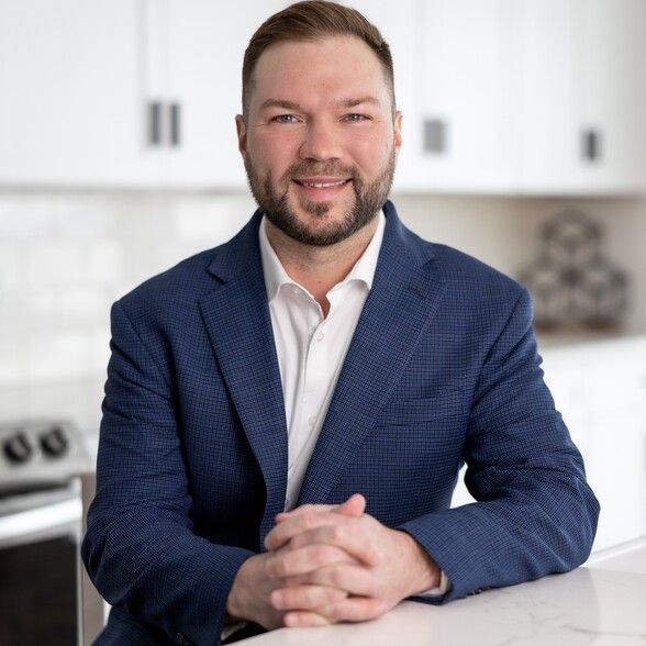 Land Listing Agent Photo