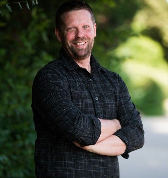 Land Listing Agent Photo