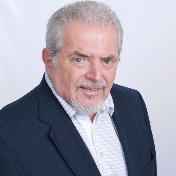 Land Listing Agent Photo