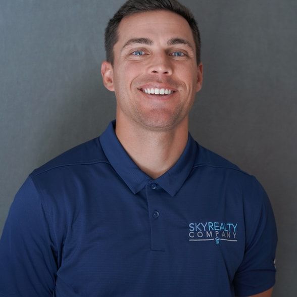 Land Listing Agent Photo