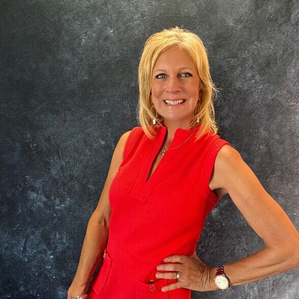 Land Listing Agent Photo