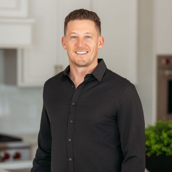 Land Listing Agent Photo