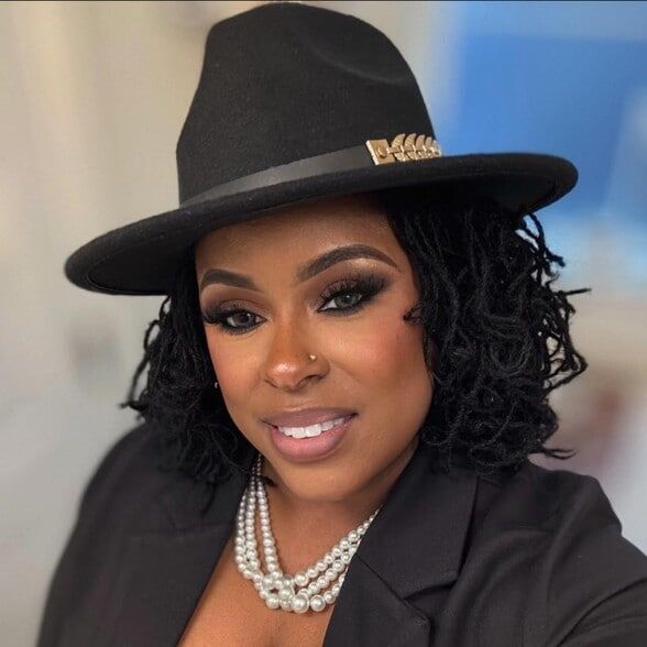 Land Listing Agent Photo