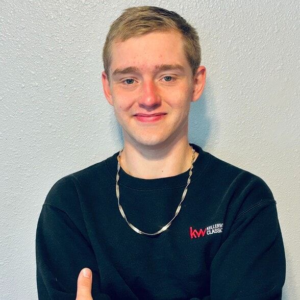 Land Listing Agent Photo