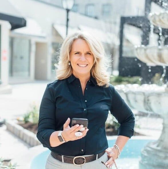 Land Listing Agent Photo