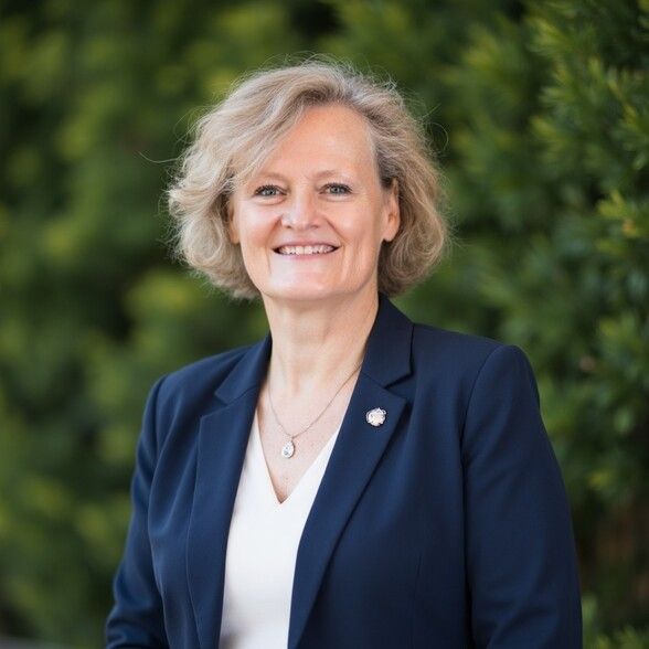 Land Listing Agent Photo