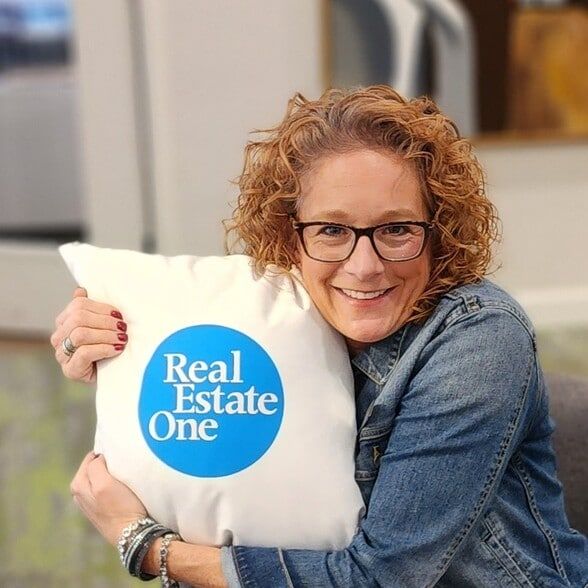 Land Listing Agent Photo