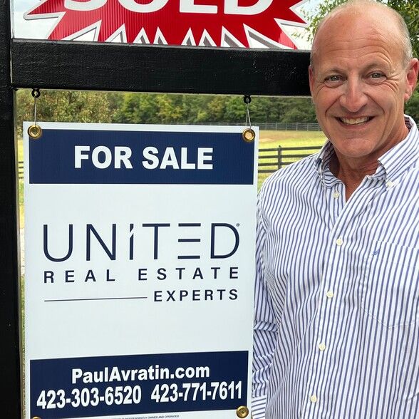 Land Listing Agent Photo