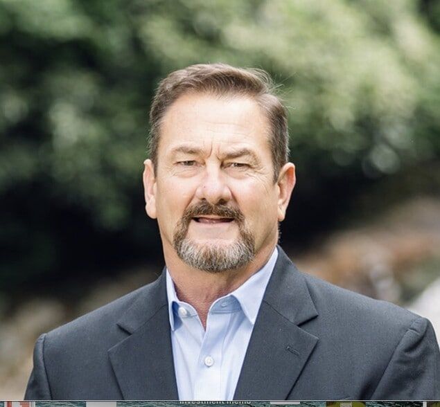 Land Listing Agent Photo