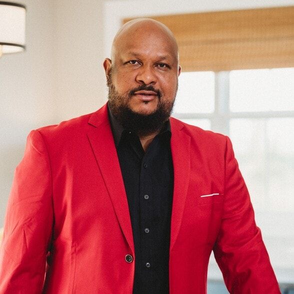 Land Listing Agent Photo