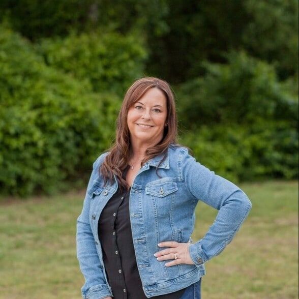 Land Listing Agent Photo