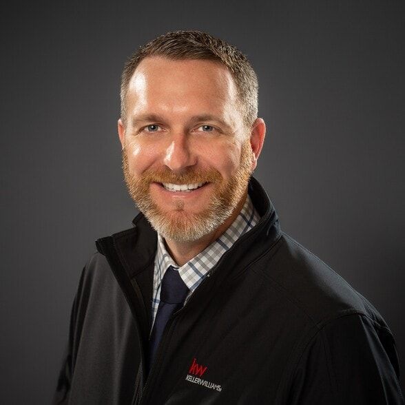 Land Listing Agent Photo