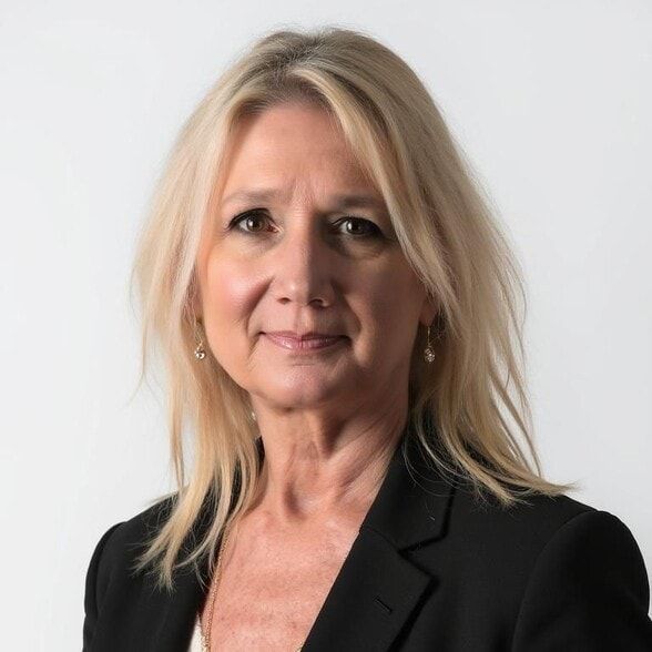 Land Listing Agent Photo