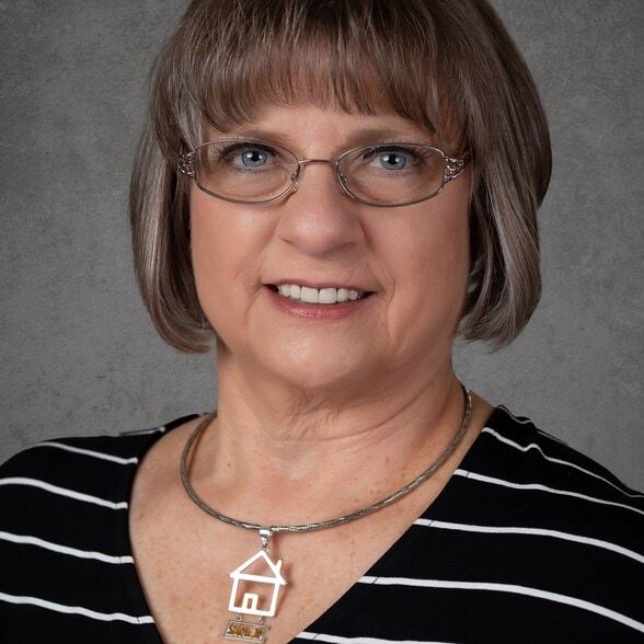 Land Listing Agent Photo