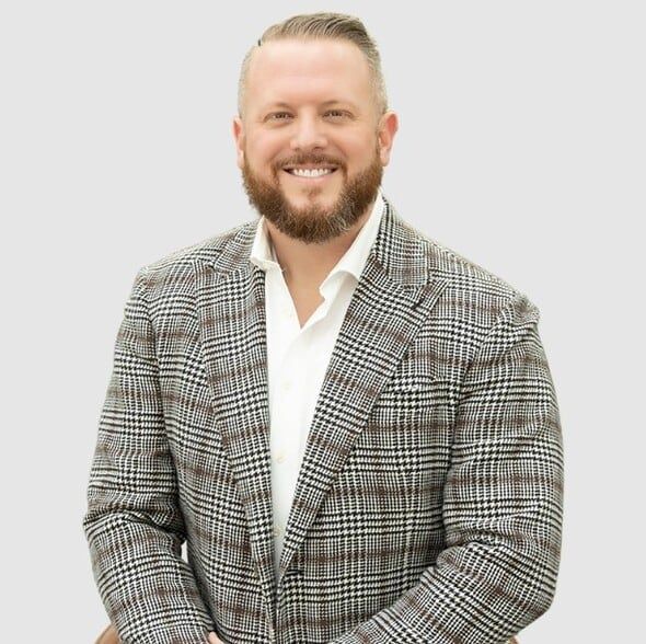 Land Listing Agent Photo