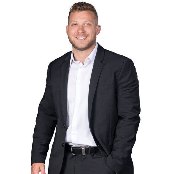 Land Listing Agent Photo