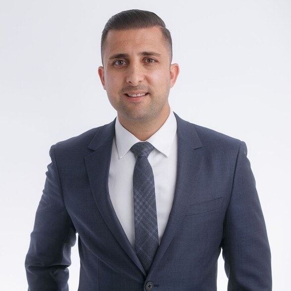 Land Listing Agent Photo