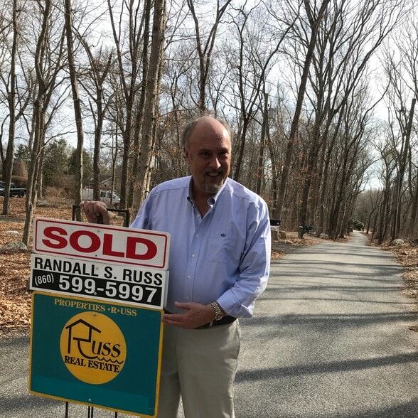 Land Listing Agent Photo