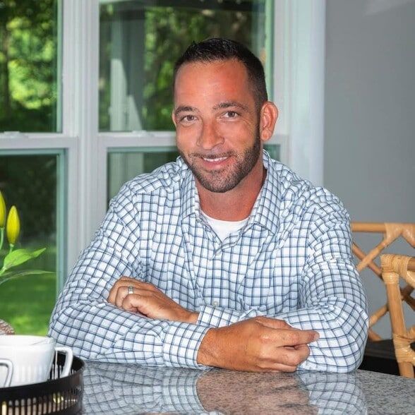 Land Listing Agent Photo