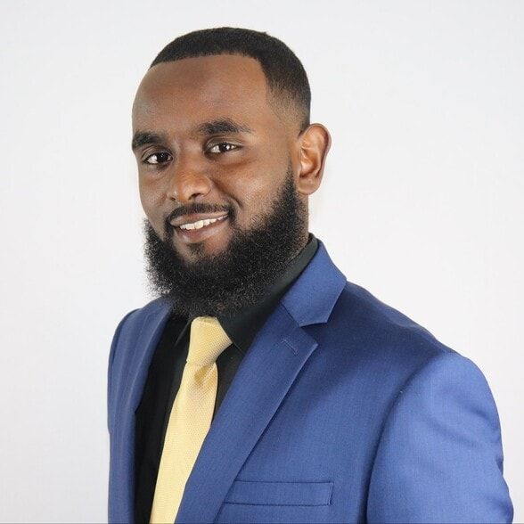 Land Listing Agent Photo