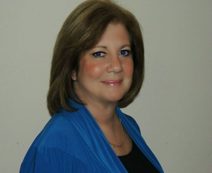 Land Listing Agent Photo