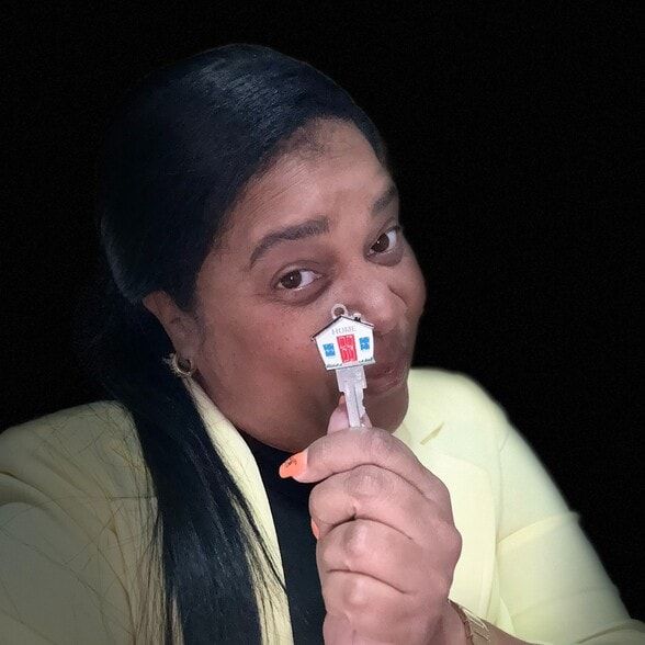 Land Listing Agent Photo