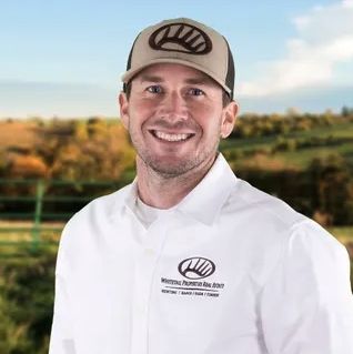 Land Listing Agent Photo