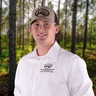 Land Listing Agent Photo