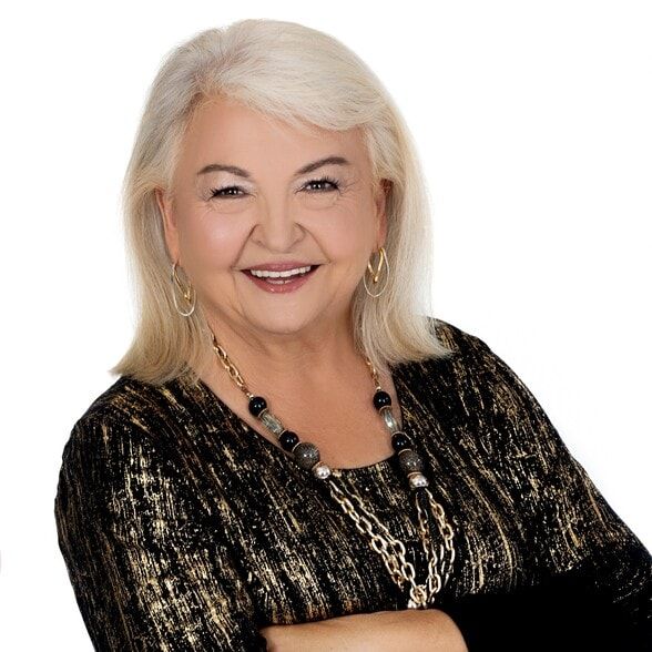 Land Listing Agent Photo