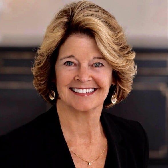 Land Listing Agent Photo