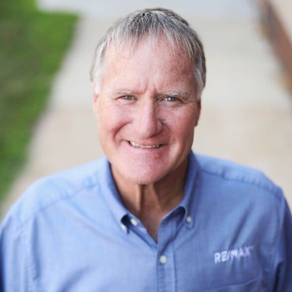 Land Listing Agent Photo