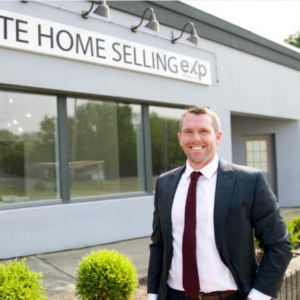 Land Listing Agent Photo