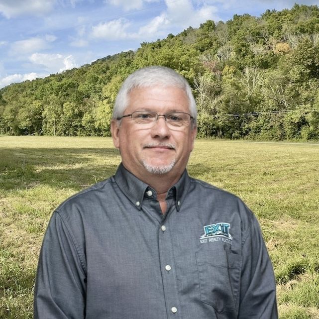 Land Listing Agent Photo