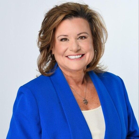 Land Listing Agent Photo