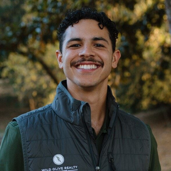 Land Listing Agent Photo