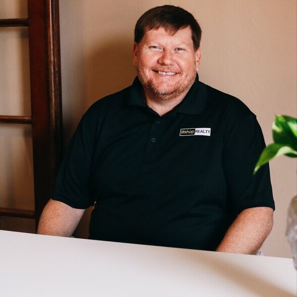 Land Listing Agent Photo