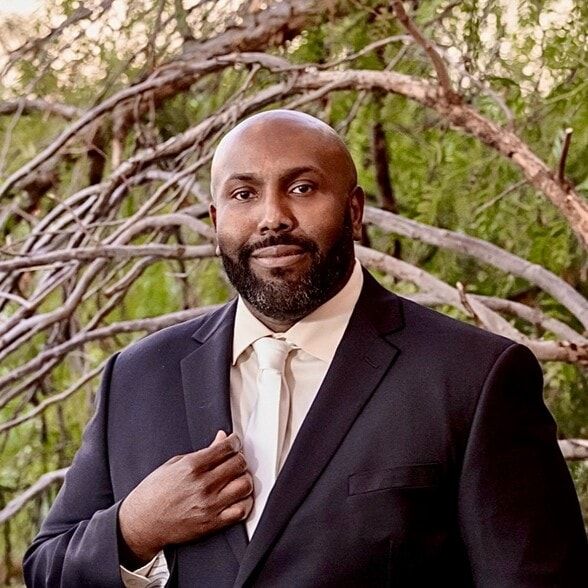 Land Listing Agent Photo