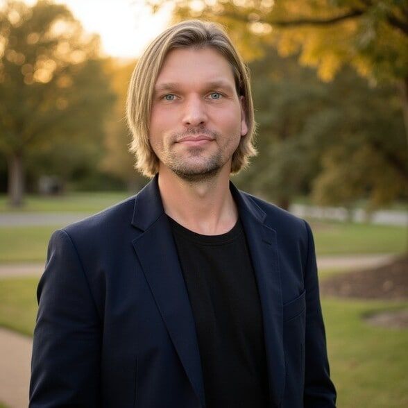 Land Listing Agent Photo