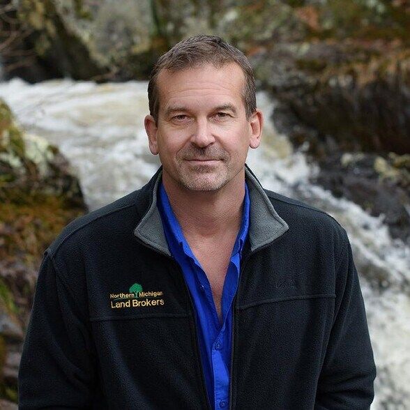 Land Listing Agent Photo