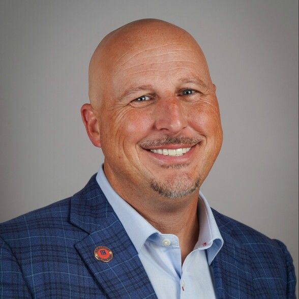 Land Listing Agent Photo