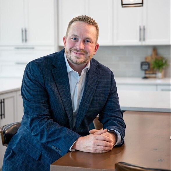 Land Listing Agent Photo