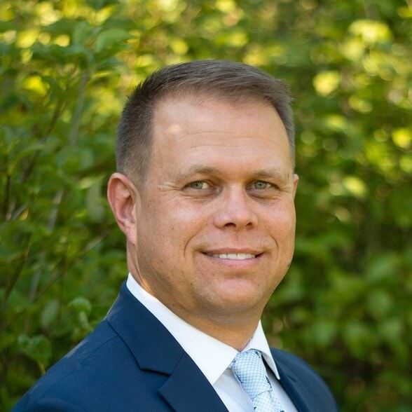 Land Listing Agent Photo