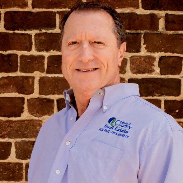 Land Listing Agent Photo