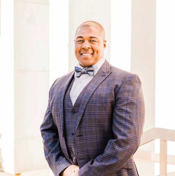 Land Listing Agent Photo