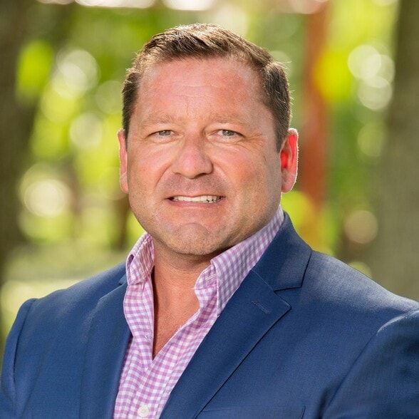 Land Listing Agent Photo