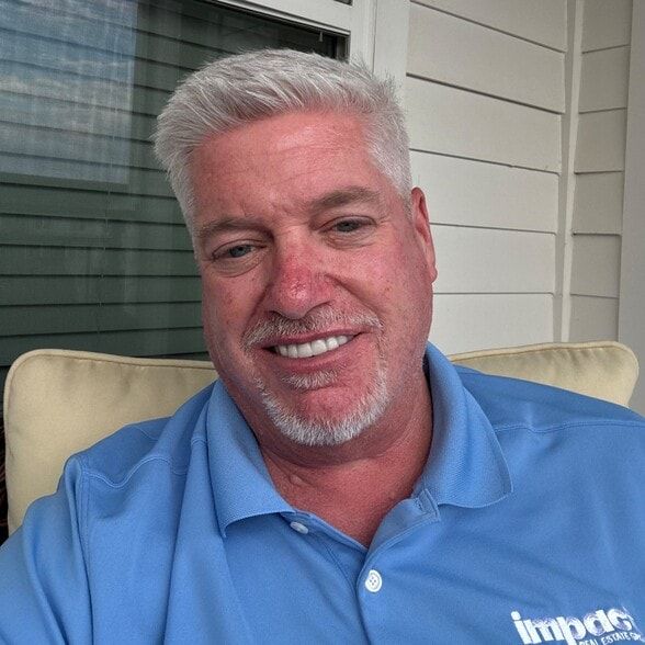 Land Listing Agent Photo