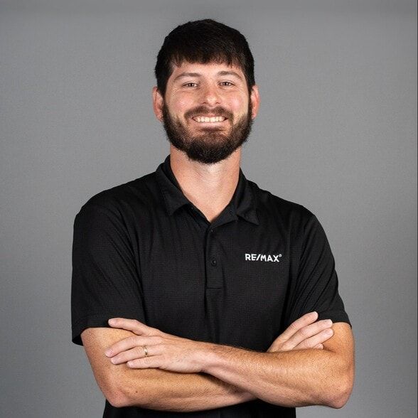 Land Listing Agent Photo