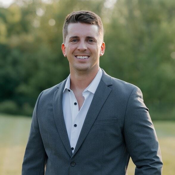 Land Listing Agent Photo