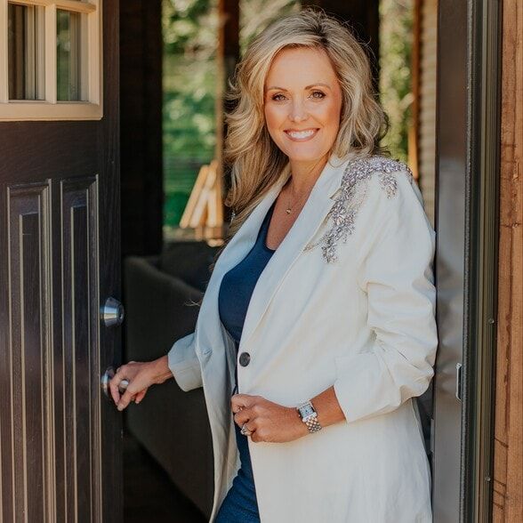 Land Listing Agent Photo